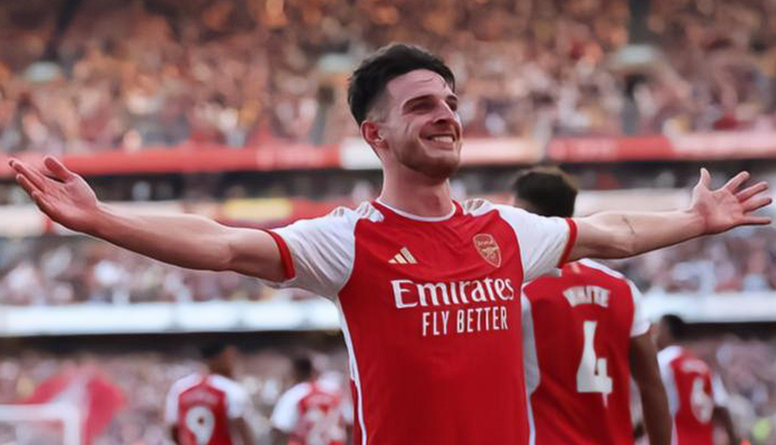 杰拉德盛赞赖斯：世界级中场的潜力新星