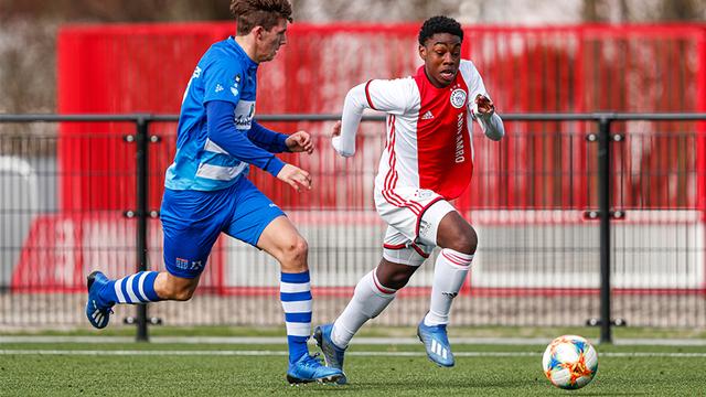 阿贾克斯欧冠征途：从低谷到逆袭的涅槃重生