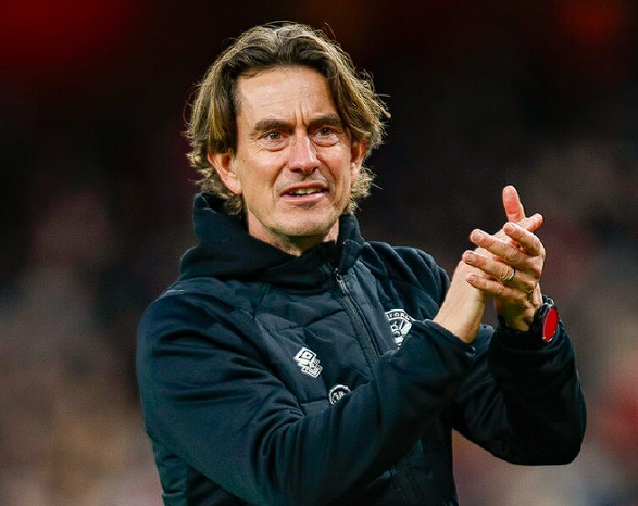 热刺困境：弗兰克帅位风雨飘摇，换帅抉择充满变数